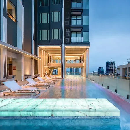 Edge Sukhumvit 23 Apartment